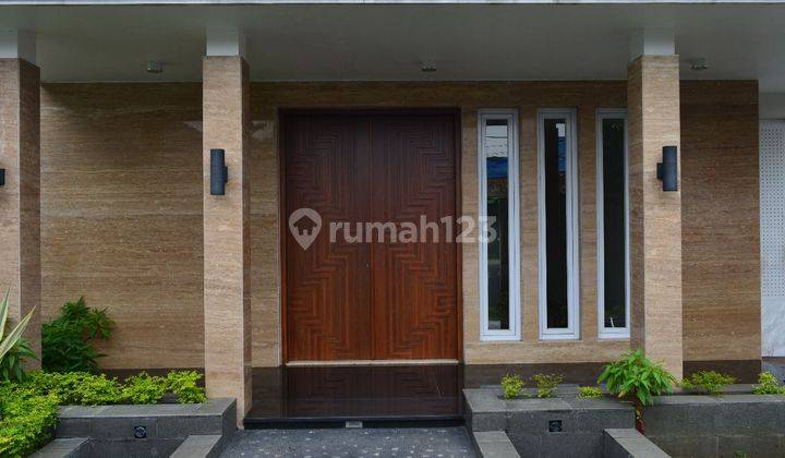 Ada Kolam Renang, 2 Lantai + 1 Basement, Siap Huni, Luas Tanah 465m², Rumah Di Kemang 2