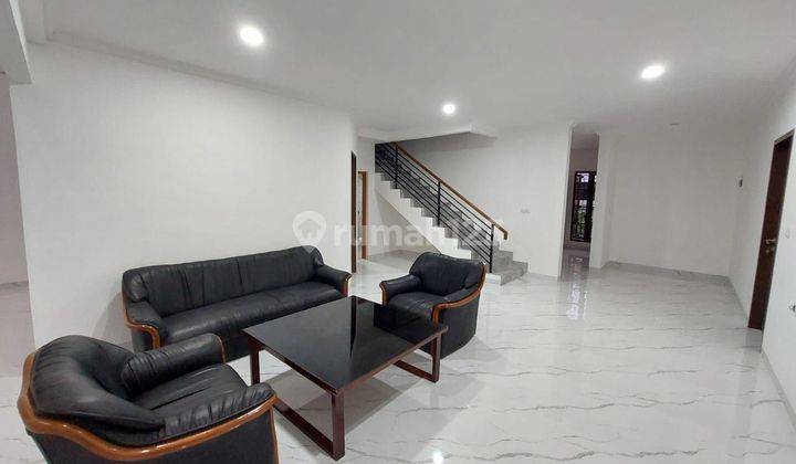 40 Juta Per Meter, Gading Kirana, Ada Kitchen Set, Luas Tanah 187m², Rumah Di Kelapa Gading 1