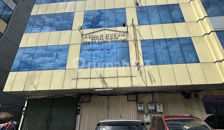 Ruko 4 Lantai di Gbi Kirana Bebas Parkir Akses Kontainer