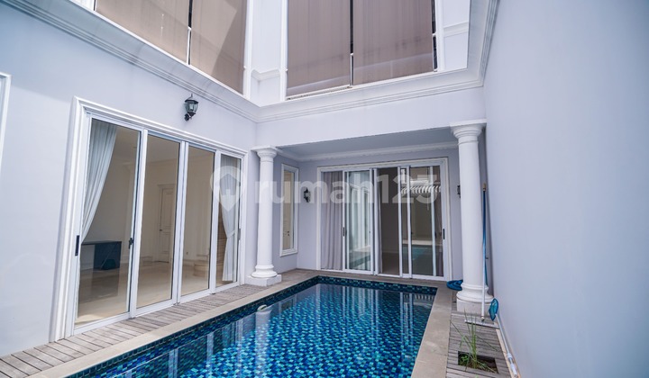 Rumah White House With Pool Super Cantik Di Pulomas