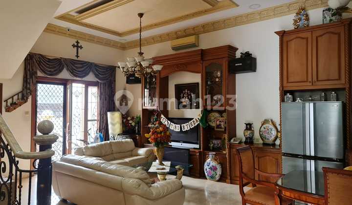 Mediterranean Style Corner House at Sunter Lake