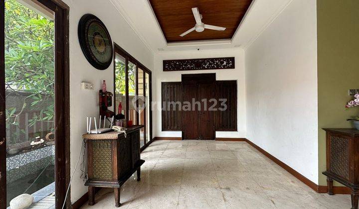 Rumah Kayu Putih Ada Kolam Renang Siap Huni 1