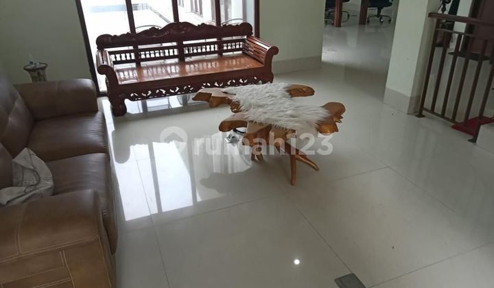 Rumah Cipete Ada Kolam Renang Siap Huni Rumah Cipete Ada Kolam Renang Siap Huni