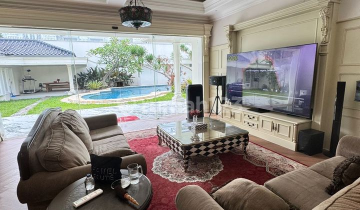 Rumah Mewah Cilandak Ada Kolam Renang