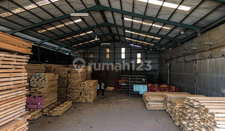 Gudang Strategis Tipar Cakung Jakarta Timur