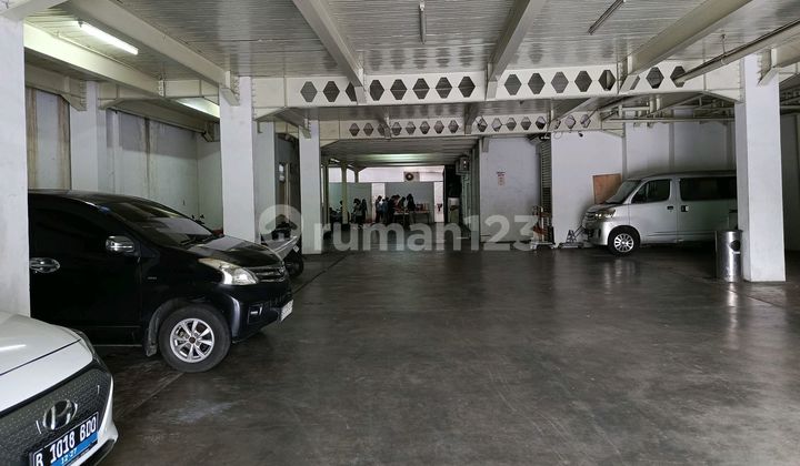 Building for Rent in Bandengan