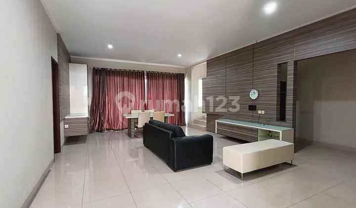 Rumah 200 M2 di Premier Park Modernland 2