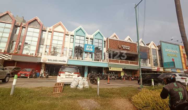 Ruko Besar Hadap Jalan Raya Boulevard Utama Gading Serpong. Satu Komplek dengan Bank Mandiri & Electronic City Ruko Besar Hadap Jalan Raya Boulevard Utama Gading Serpong. Satu Komplek dengan Bank Mandiri & Electronic City