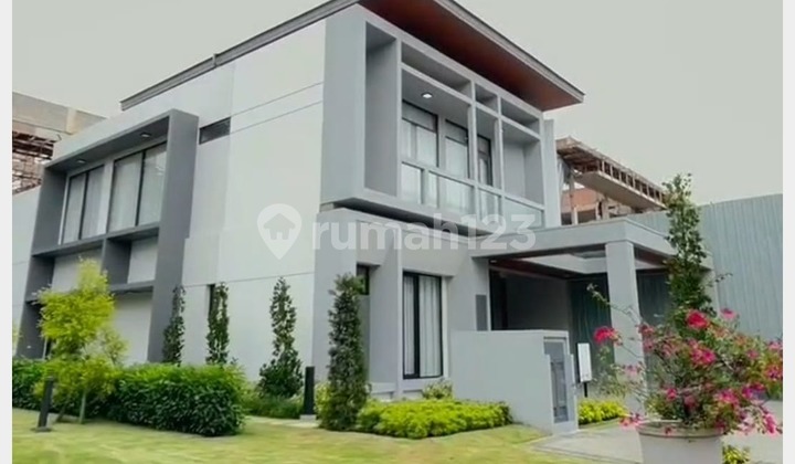 Rumah mewah full furnished, menggunakan material premium dikawasan elite Gading Serpong