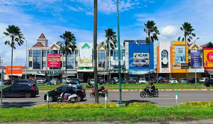 Ruko Besar Hadap Jalan Raya Boulevard Utama Gading Serpong