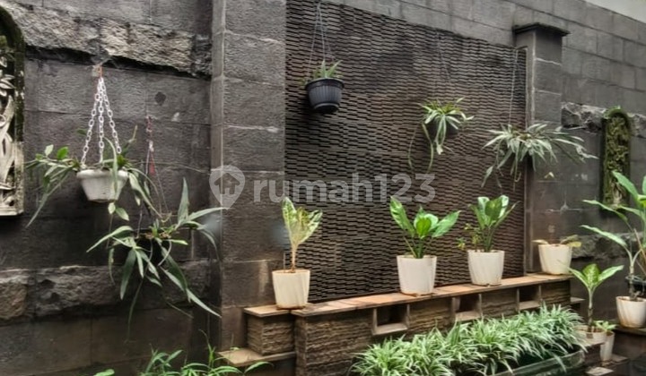 Rumah Rapi Siap Huni, Bangunan 300 M2 di P H G Gading Serpong