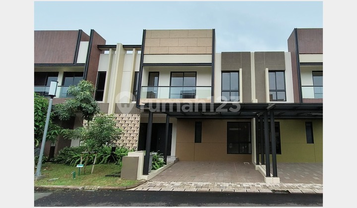 Beautiful new house, ready to occupy, 9 meters wide in Carson Gading Serpong Cluster.