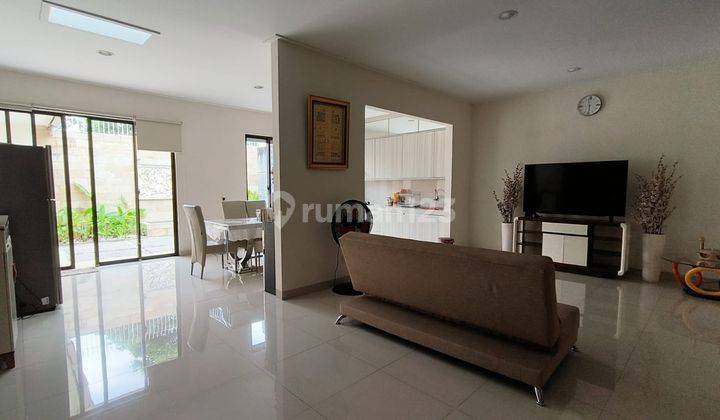 Rumah Bagus 2 Lantai Semi Furnished di Allevare, Tangerang 2