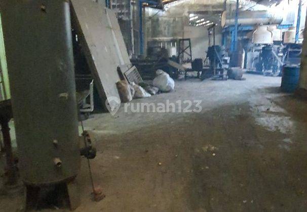DIJUAL CEPAT Tanah dan Pabrik di Raya Utama Perancis. Luas tanah 9010m. IZIN INDUSTRI 15