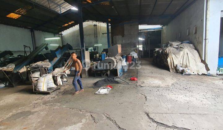 DIJUAL CEPAT Tanah dan Pabrik di Raya Utama Perancis. Luas tanah 9010m. IZIN INDUSTRI 19