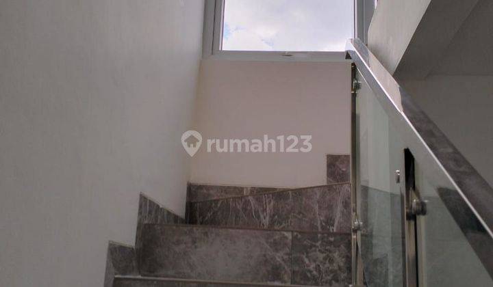 DIJUAL Rumah 3 Lantai BRAND NEW di Taman Surya, Jakarta Barat 2