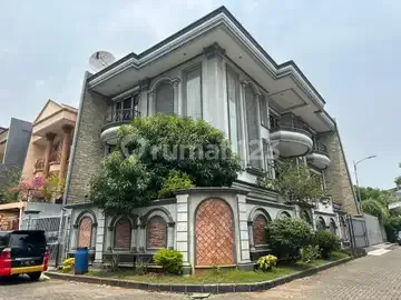 Rumah Mewah Hoek 3 Lantai di Taman Permata Sunter, Jakarta Utara