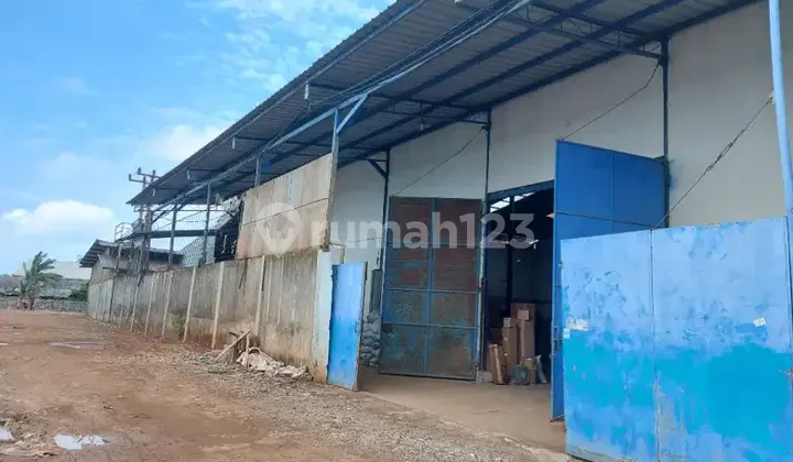 Gudang Hoek Di Komplek Pergudangan Salembaran, Tangerang