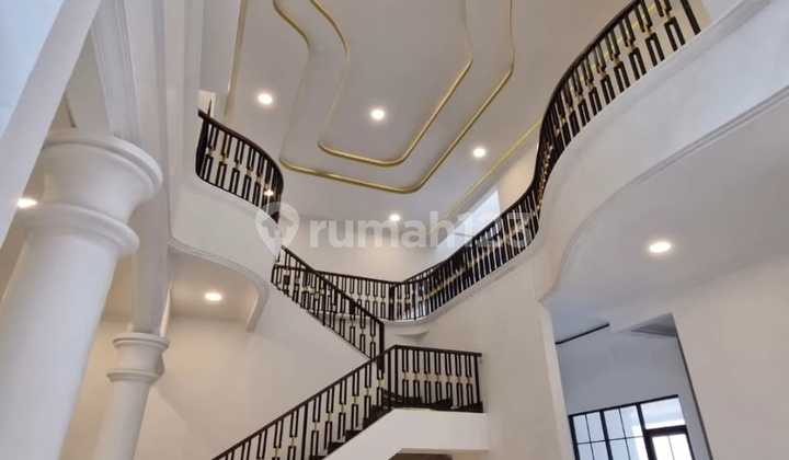 Hot Listing ! Rumah Mewah 3 Lantai ( Brand New ) Di Tomang, Jakarta Barat 2
