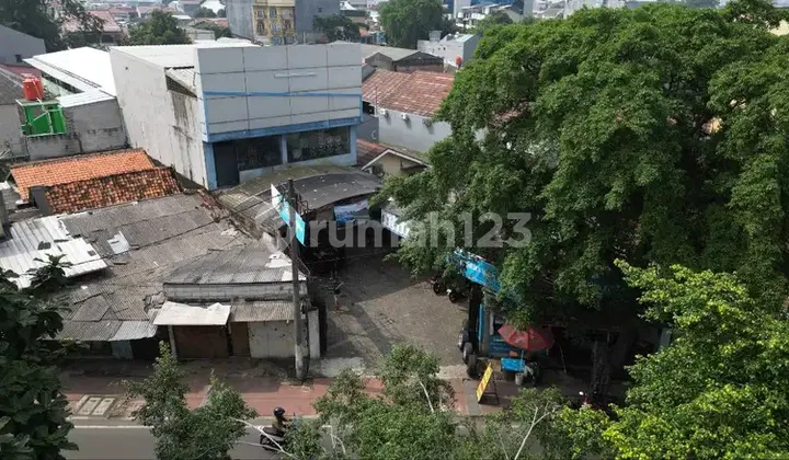 For Sale: 2.5-Story Strategic Shop House on Kebon Jeruk Arterial Road, West Jakarta 2
