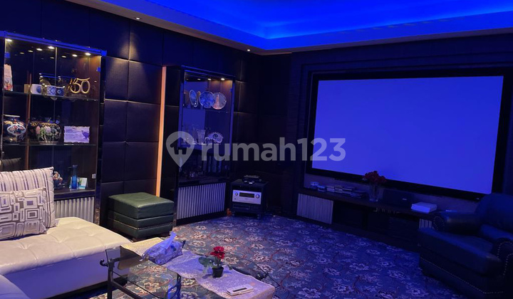 Rumah MEWAH Simprug Golf Senayan. Luas 680m. 3lt. Pool. Semi Furnish. 3