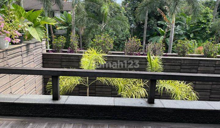 Rumah MEWAH Simprug Golf Senayan. Luas 680m. 3lt. Pool. Semi Furnish. 7