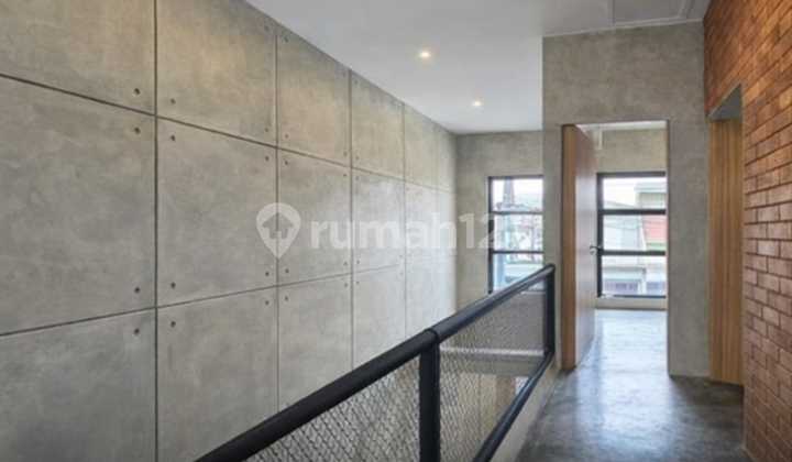 Dijual Rumah Industrial Modern Desain Estetik di Bsd Nusaloka