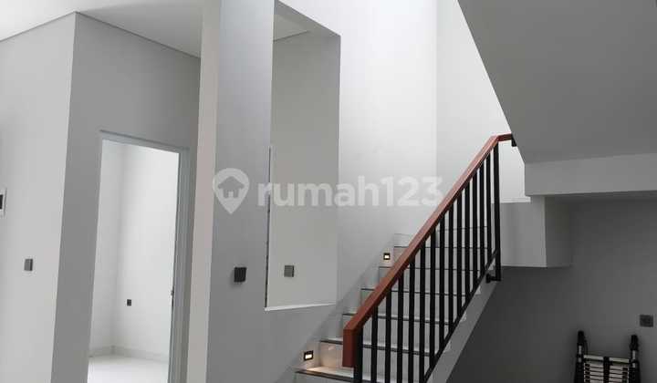 Disewakan Rumah Brand New Siap Huni Di Sektor 8B Gading Serpong (Min 2th) 2