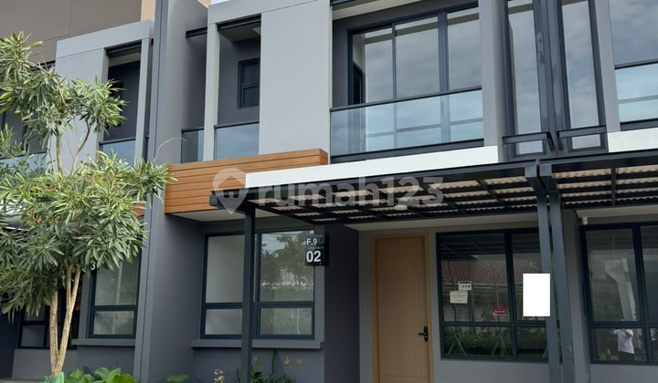 Disewakan Rumah Lokasi Strategis di Terravia Bsd Adora