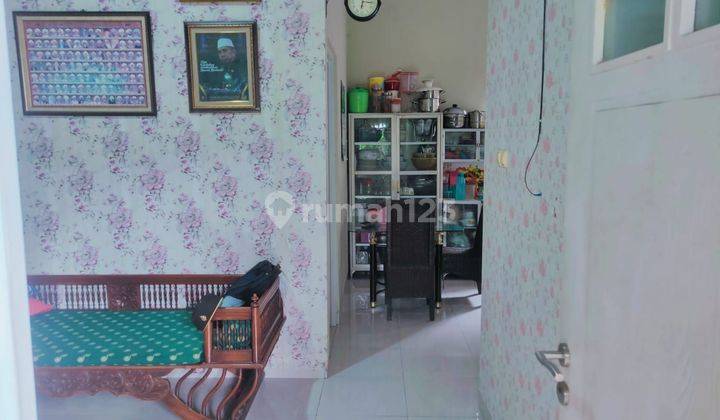 ruang keluarga rumah asri di cempaka residence