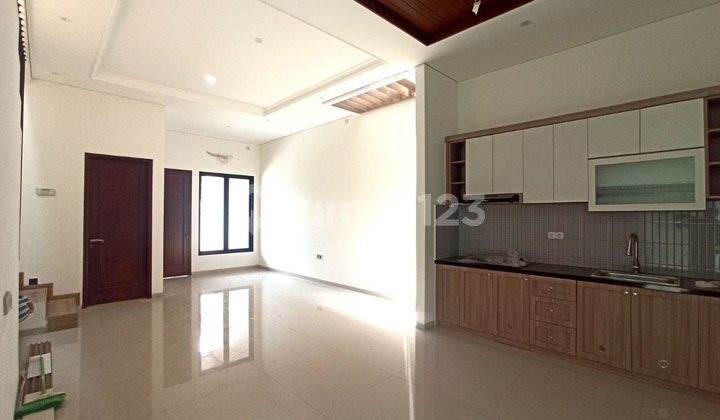Minimalist House in a Complex Strategic Location Close to Toll Road and Golf 2