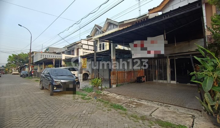 2.5-Story Shophouse Near Business Area, Strategic Location in Duren Sawit 2