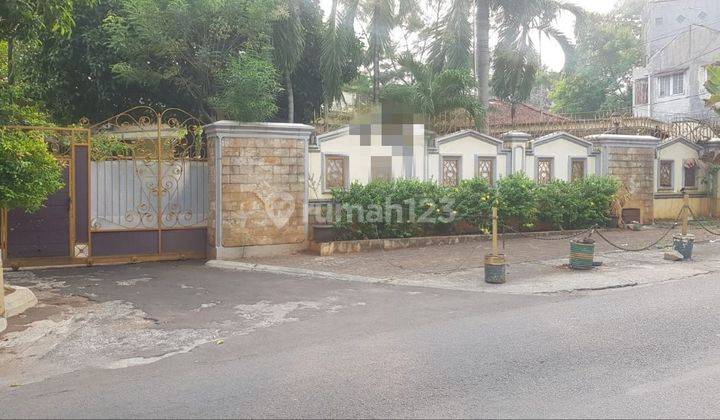 Rumah Mewah Private Pool Lokasi  Strategis Dgn Halaman Luas  2