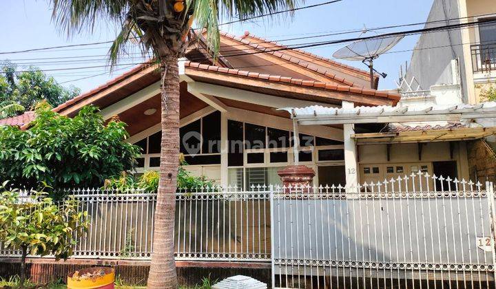 Rumah Hook Mezanin Halaman Luas lokasi Premiun di Kayu Putih  2