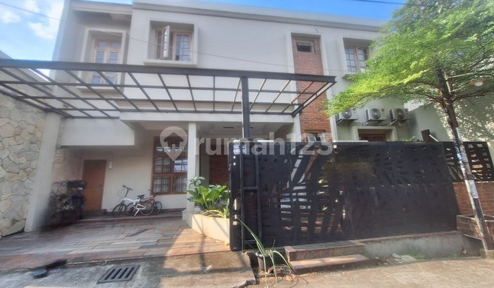 Sturdy House in a Housing Estate Near Lubang Buaya in Jatimakmur