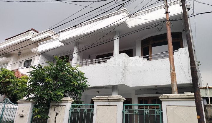 Ready-to-Occupy House in an Elite Housing Complex in Kelapa Gading, North Jakarta 2