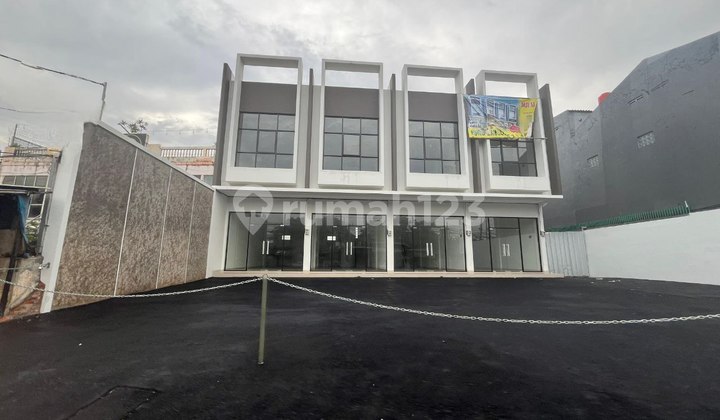 Ruko 2,5 Lantai Strategis Dekat Ke Tol Dan Lrt Cocok Utk Usaha