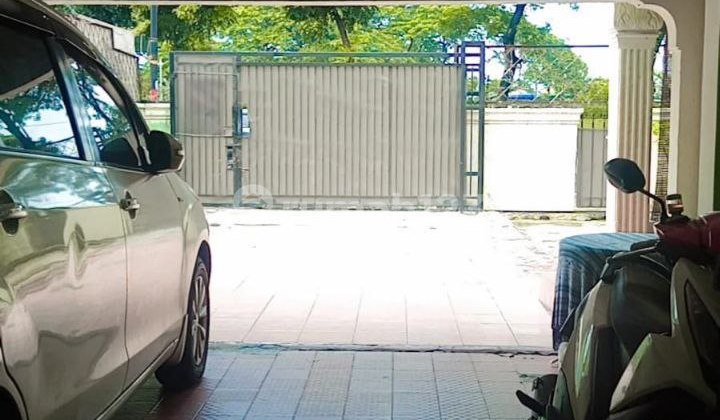 Rumah Lama Lokasi Pinggir Jalan Raya Cocok Utk Usaha / Kantor 2