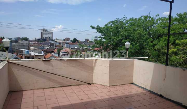 For Rent: 2.5-Story Shop House in Kapuran 2