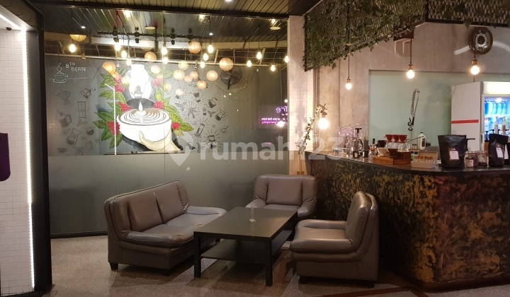 Gedung Kantor 3 In 1 Tempat Tinggal,Kantor dan Kafe