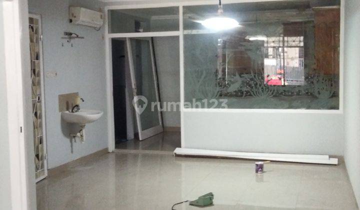 Disewakan rumah taman palem lestari jakarta barat 1