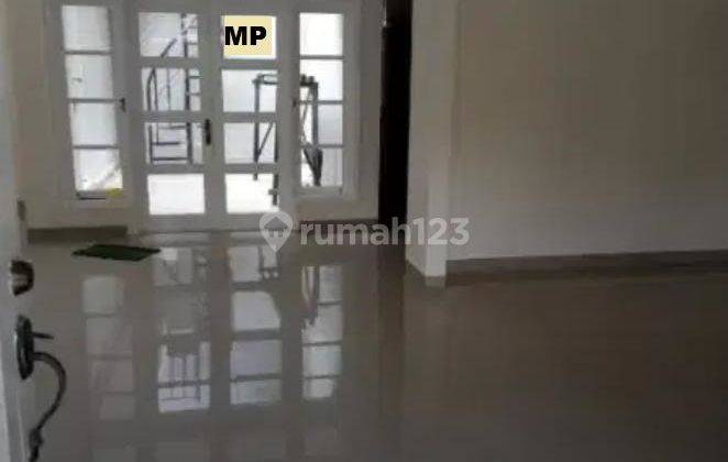 Dijual Rumah 2 Lantai, Semi Furnished, di Kota Wisata 1