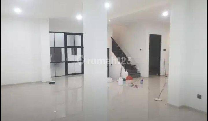 Dijual Rumah Cantik 3 Lantai, Area Kota Wisata  1