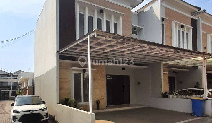 Rumah  2 Lantai 4+1 Kamar tidur di Bintaro