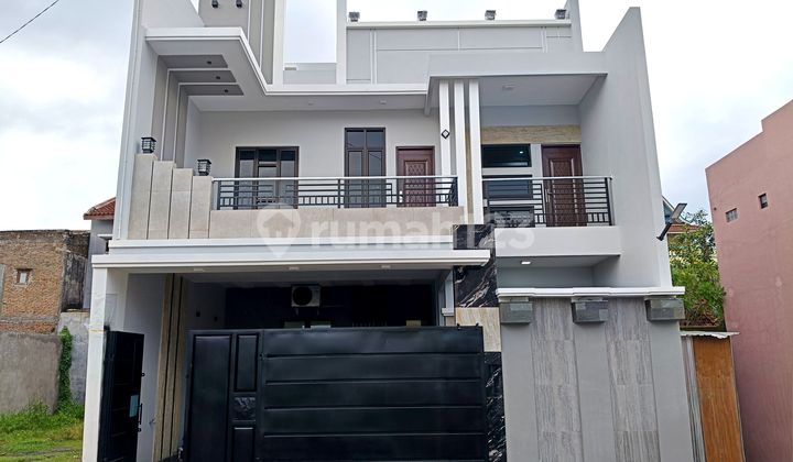 Rumah Bagus Baru Gress 3 Lantai di Sumber, Banjarsari, Solo