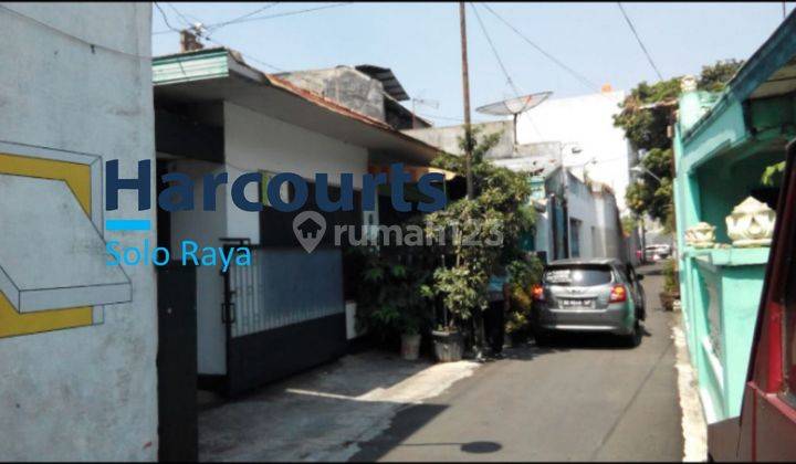 Rumah hitung tanah strategis tengah kota 1