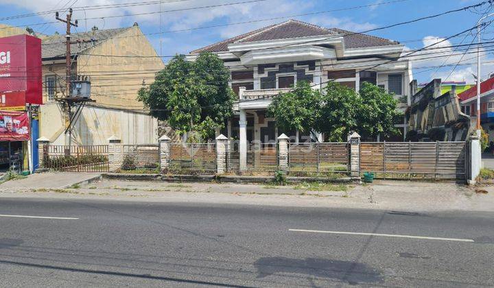 Rumah mewah kokoh dengan kusen jati berkualitas no.1 di pinggir jalan raya utana 1