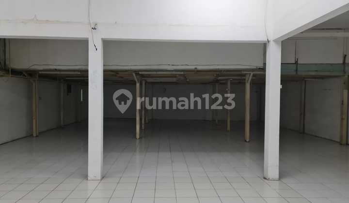 Ruang Usaha Strategis Siap Pakai Eks Garment di Tipes Serengan Dekat Jalan Veteran Solo Ruang Usaha Strategis Siap Pakai Eks Garment di Tipes Serengan Dekat Jalan Veteran Solo