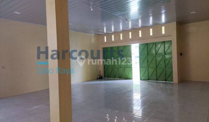 Ruko 1 lantai habis renov seperti baru di pinggir jalan raya utama 3