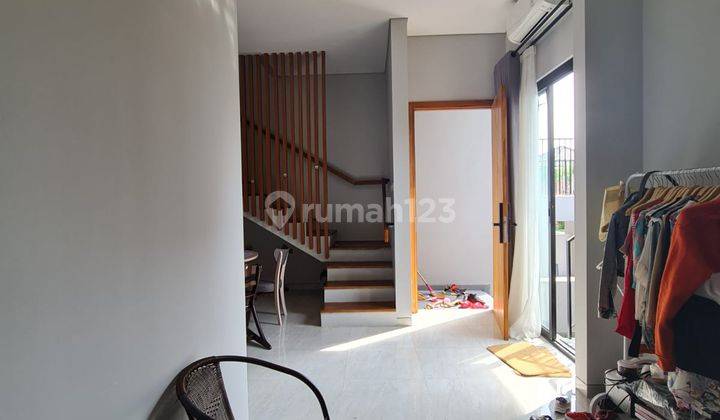 Rumah bagus 2 lantai minimalis modern full furnished  di cluster 16